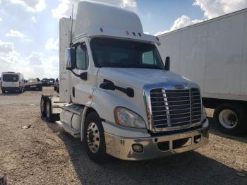  Salvage Freightliner Cascadia 1