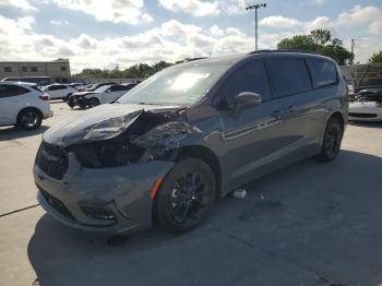  Salvage Chrysler Pacifica