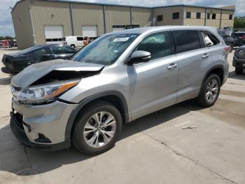  Salvage Toyota Highlander