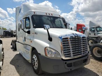  Salvage Freightliner Cascadia 1