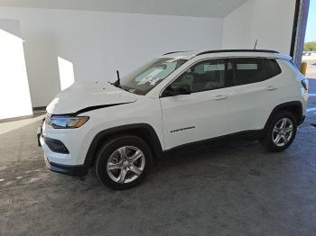  Salvage Jeep Compass