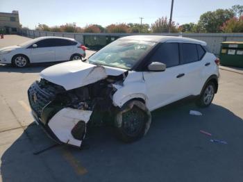  Salvage Nissan Kicks