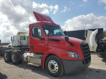  Salvage Freightliner Cascadia 1