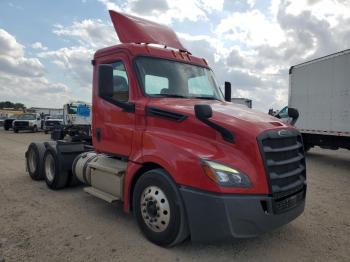  Salvage Freightliner Cascadia 1