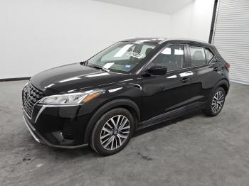  Salvage Nissan Kicks