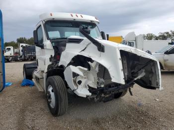  Salvage Freightliner Cascadia 1