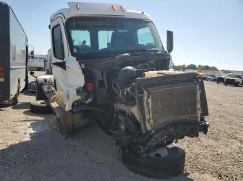  Salvage Freightliner Cascadia 1