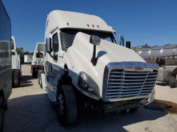  Salvage Freightliner Cascadia 1