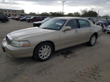  Salvage Lincoln Towncar