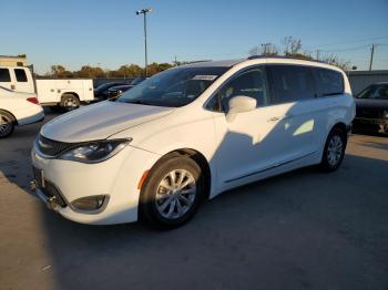  Salvage Chrysler Pacifica