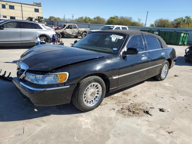  Salvage Lincoln Towncar