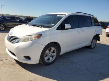  Salvage Toyota Sienna