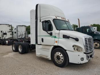  Salvage Freightliner Cascadia 1