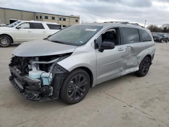  Salvage Toyota Sienna