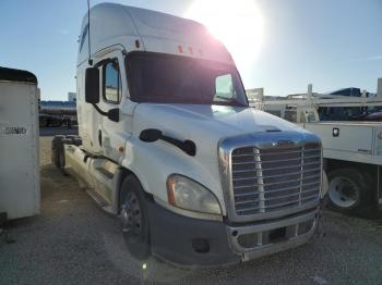  Salvage Freightliner Cascadia 1