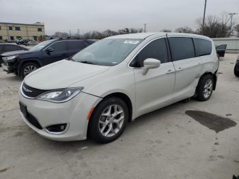  Salvage Chrysler Pacifica