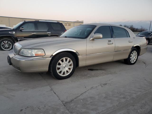  Salvage Lincoln Towncar