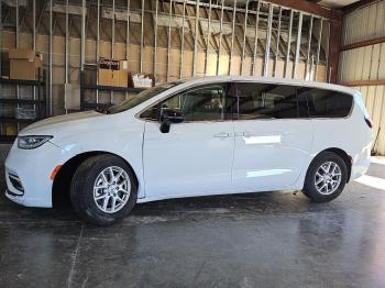  Salvage Chrysler Pacifica