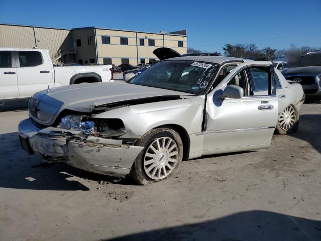  Salvage Lincoln Towncar