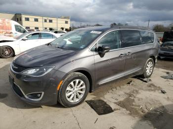  Salvage Chrysler Pacifica