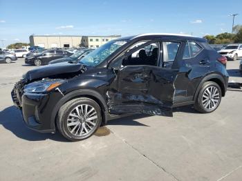  Salvage Nissan Kicks