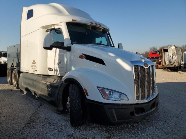  Salvage Peterbilt 579