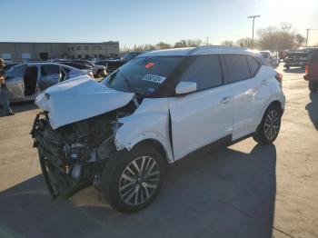  Salvage Nissan Kicks