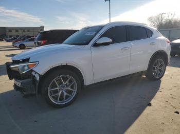  Salvage Alfa Romeo Stelvio