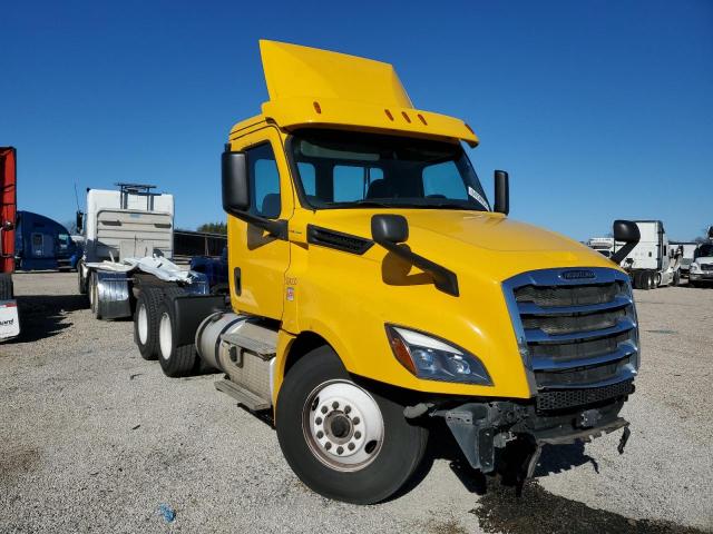  Salvage Freightliner Cascadia 1