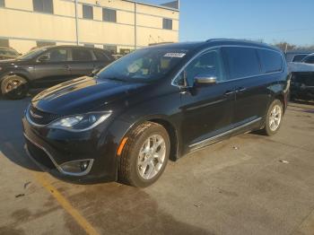  Salvage Chrysler Pacifica