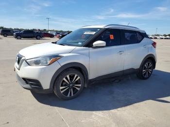  Salvage Nissan Kicks