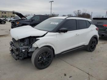  Salvage Nissan Kicks