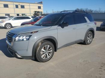  Salvage Nissan Pathfinder