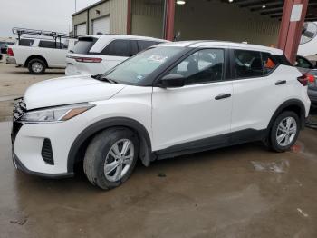  Salvage Nissan Kicks