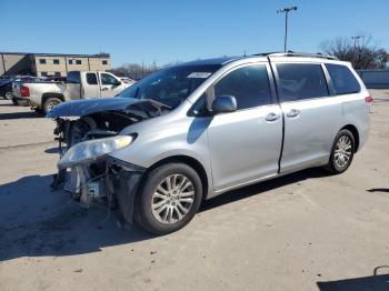  Salvage Toyota Sienna