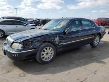  Salvage Lincoln Towncar