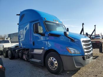  Salvage Freightliner Cascadia 1