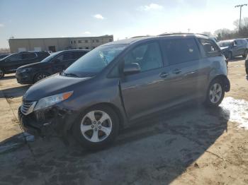  Salvage Toyota Sienna