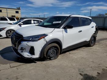  Salvage Nissan Kicks