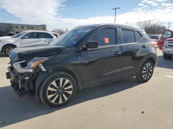  Salvage Nissan Kicks