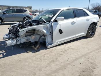  Salvage Chrysler 300