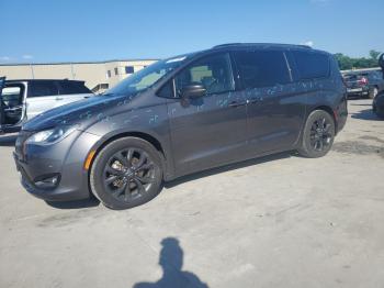  Salvage Chrysler Pacifica