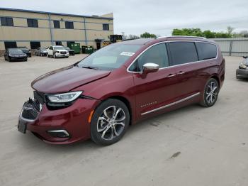 Salvage Chrysler Pacifica