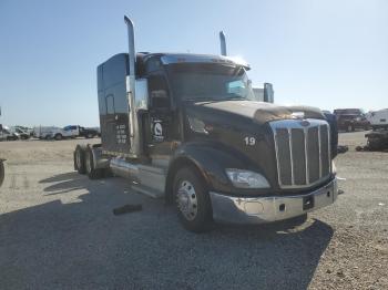  Salvage Peterbilt 579