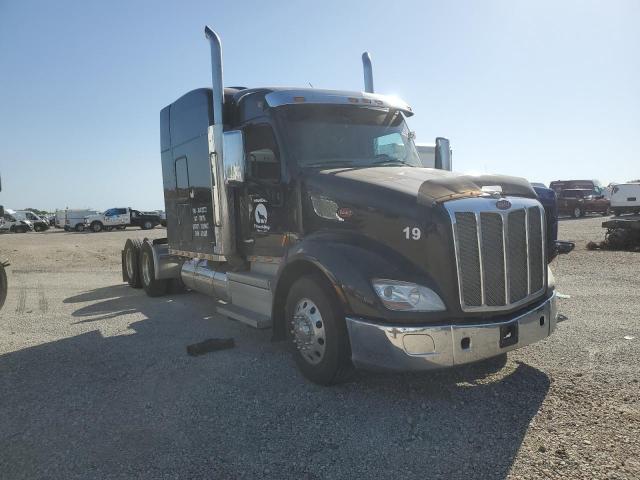  Salvage Peterbilt 579