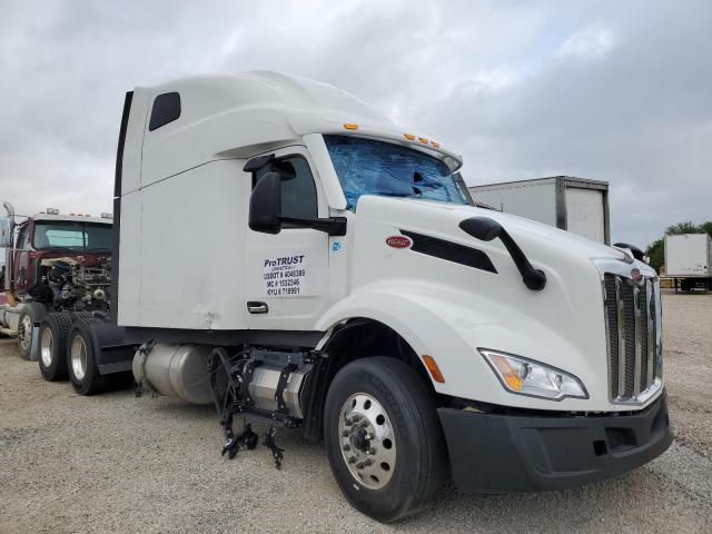  Salvage Peterbilt 579