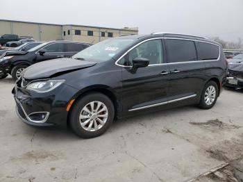  Salvage Chrysler Pacifica