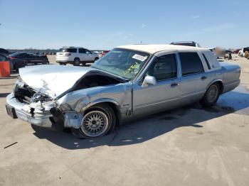  Salvage Lincoln Towncar