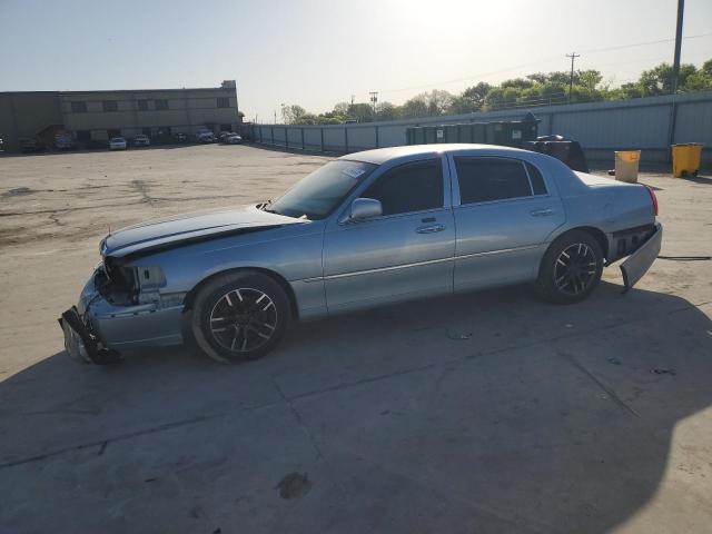  Salvage Lincoln Towncar