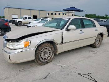  Salvage Lincoln Towncar
